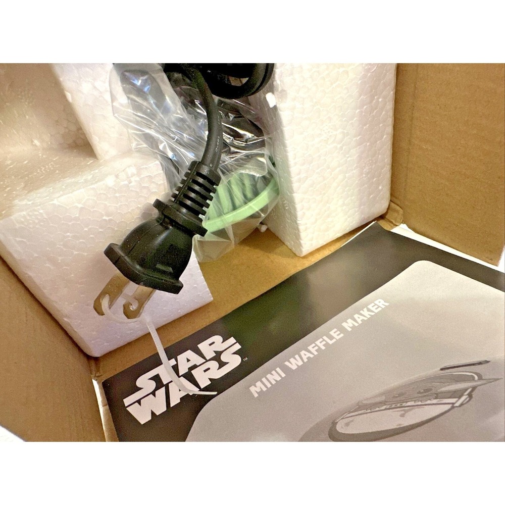 Disney Star Wars Mini Waffle Maker Mandalorian Baby Yoda Child NEW OPEN BOX - Picture 6 of 8